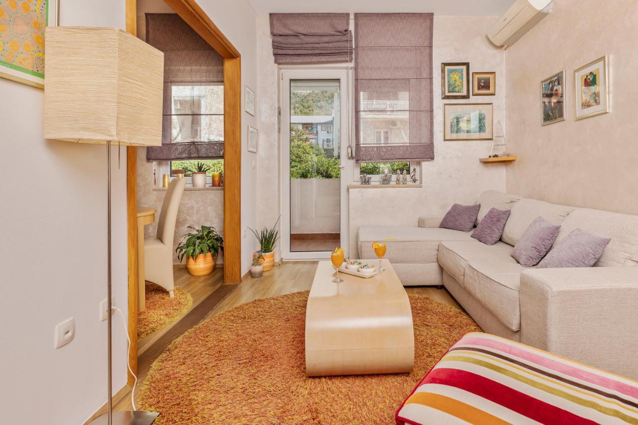 Beautiful Tiki Apartment โกตอร์ ภายนอก รูปภาพ