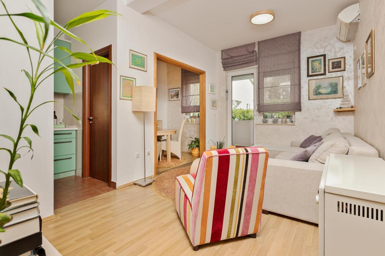 Beautiful Tiki Apartment โกตอร์ ภายนอก รูปภาพ